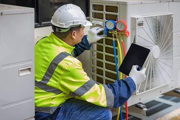 Professional Emergency Ac Repair technician working in Sioux Rapids, IA